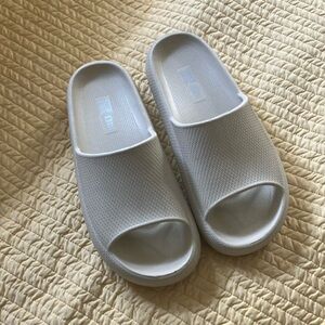 32 degrees cool slides